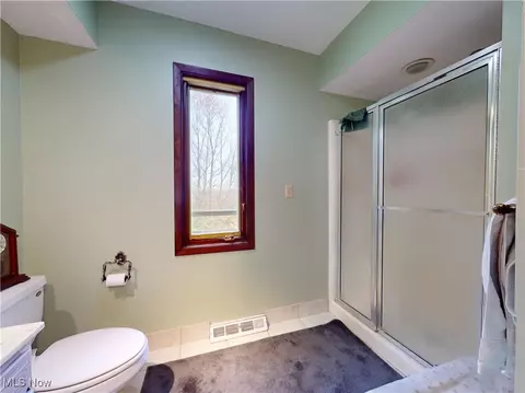 Bath - 2915 Millgate Dr, Willoughby Hills, OH 44094 photo 2 of 4