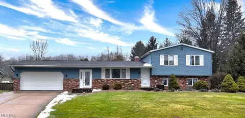 8010 Zupancic Dr, Garrettsville, OH 44231
