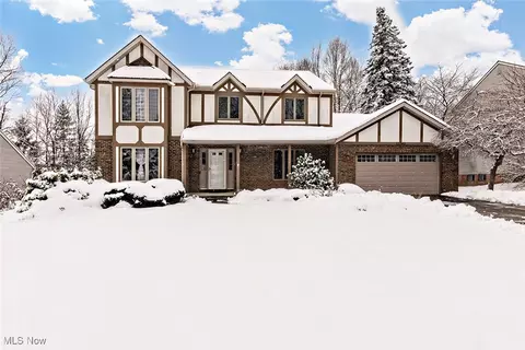 33346 Lisa Ln, Solon, OH 44139