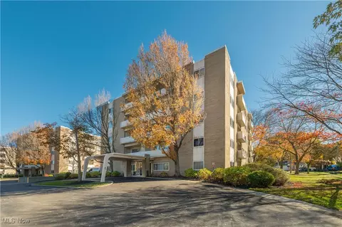 2159 Wooster Rd #A53, Rocky River, OH 44116