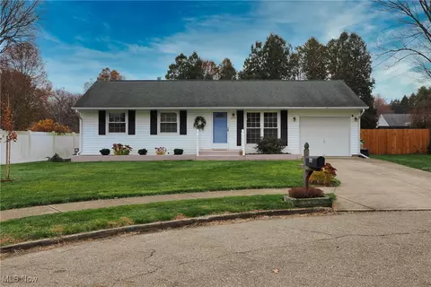 2712 Delaware Cir, Dover, OH 44622