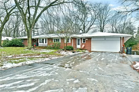 918 N Road Rd SE, Warren, OH 44484