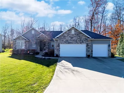 3689 Carmen Dr, Ontario, OH 44906
