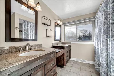 Bath - 2016 Coventry Dr, Parma, OH 44134 photo 1 of 3
