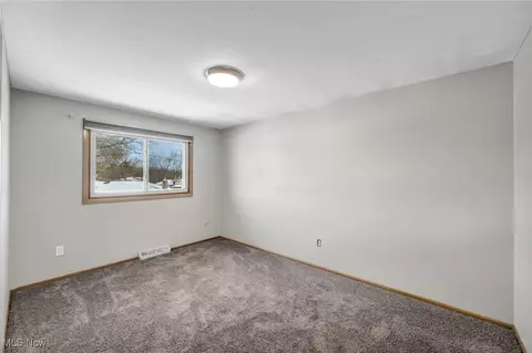 Bedroom - 2016 Coventry Dr, Parma, OH 44134 photo 5 of 11