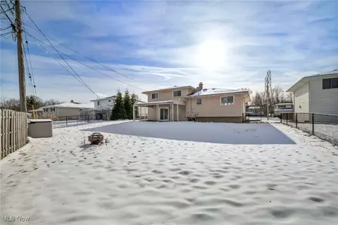 Exterior - 2016 Coventry Dr, Parma, OH 44134 photo 6 of 8