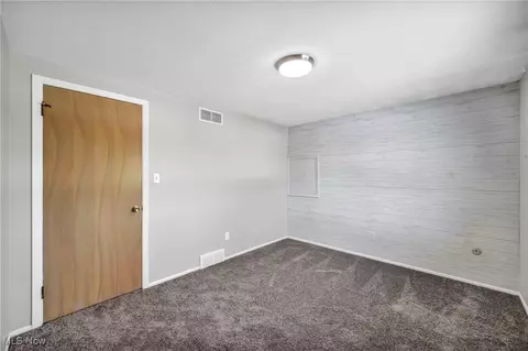 Bedroom - 2016 Coventry Dr, Parma, OH 44134 photo 10 of 11