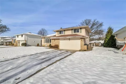 Exterior - 2016 Coventry Dr, Parma, OH 44134 photo 3 of 8