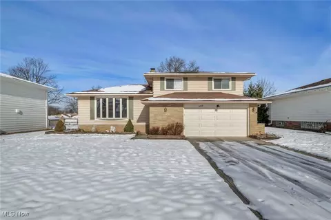 2016 Coventry Dr, Parma, OH 44134