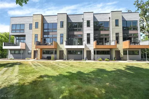 18875 Riversouth Ter #31, Fairview Park, OH 44126