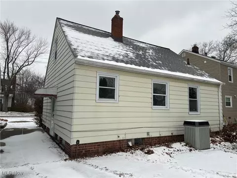 Exterior - 363 E 324th St, Willowick, OH 44095 photo 5 of 6