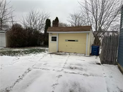 Exterior - 363 E 324th St, Willowick, OH 44095 photo 4 of 6
