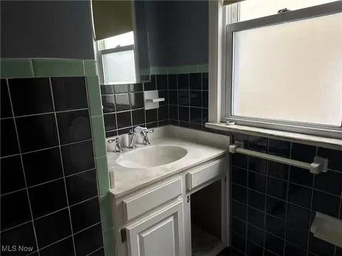 Bath - 363 E 324th St, Willowick, OH 44095 photo 2 of 2