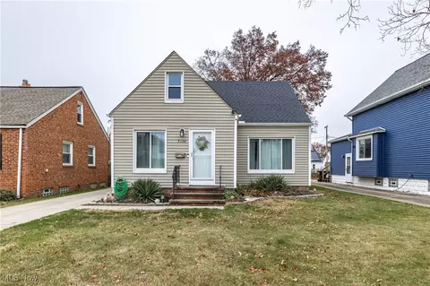 2922 Grovewood Ave, Parma, OH 44134