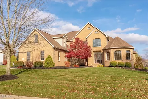 8568 Mackenzie Ave NW, North Canton, OH 44720