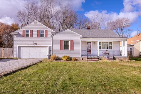 820 Devonshire Ave, Sheffield Lake, OH 44054