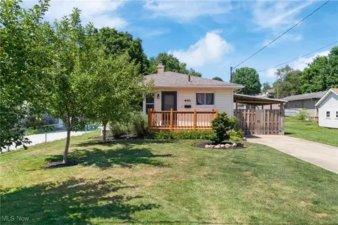 441 Glenn St, Barberton, OH 44203