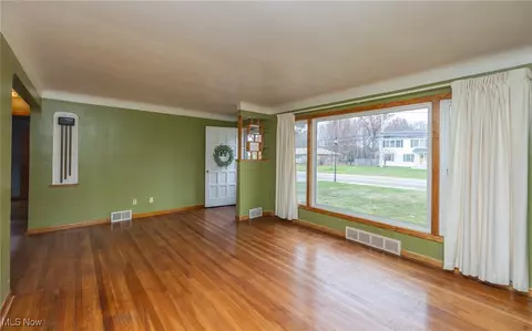 6512 Elmarge Dr, Independence, OH 44131 photo 2