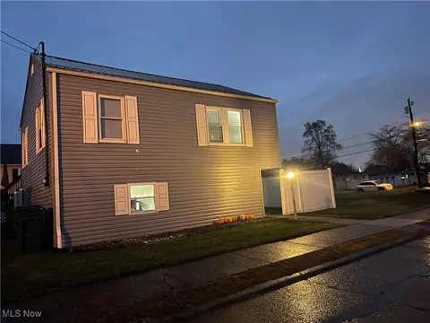 301 39th St, Vienna, WV 26105