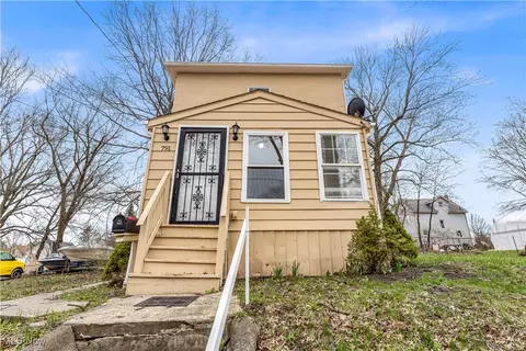 791 Allyn St, Akron, OH 44311