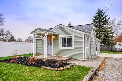 16 Dangel Ave, Akron, OH 44312