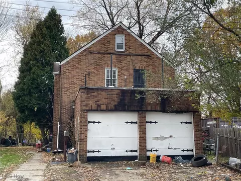 10416 Park Heights Rd, Cleveland, OH 44104