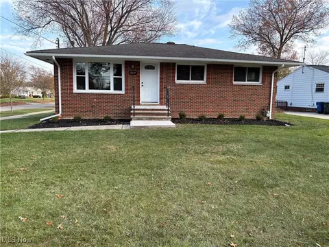 3517 Walter Rd, North Olmsted, OH 44070