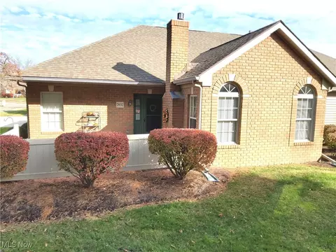 7832 Brittanny Dr NE, North Canton, OH 44720