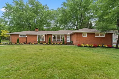660 Parkside Blvd, Cleveland, OH 44143