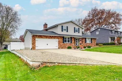 8876 Blitzen Rd NW, North Canton, OH 44720