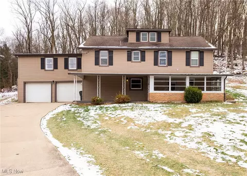 1549 Ridge Rd NE, New Philadelphia, OH 44663
