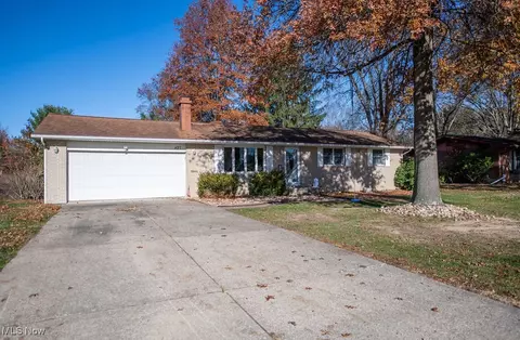 827 E 4th St, Dover, OH 44622