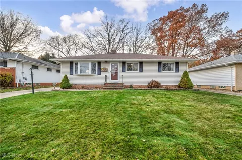 6280 Mariana Dr, Parma Heights, OH 44130