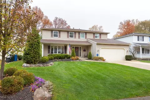 25148 Tara Lynn Dr, North Olmsted, OH 44070