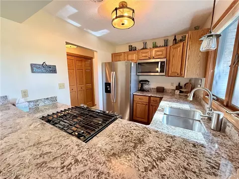 Kitchen - 1260 Boardman Canfield Rd, Boardman, OH 44512 photo 3 of 4