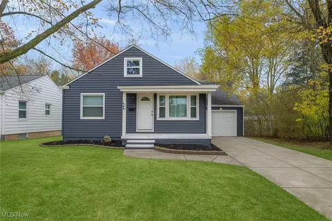 1682 E Overbrook Rd, Lyndhurst, OH 44124