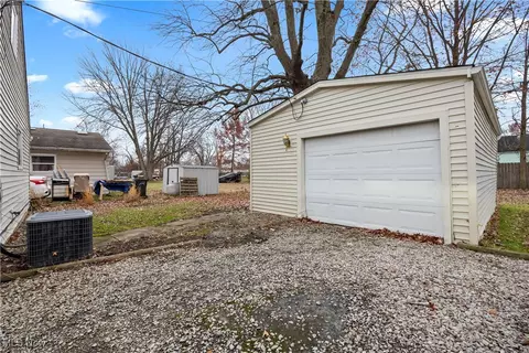 167 Clinton Ave, Elyria, OH 44035 photo 24