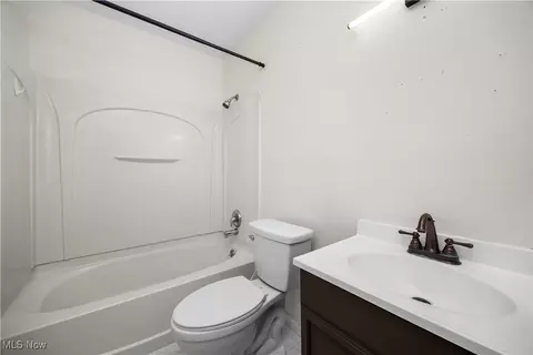 167 Clinton Ave, Elyria, OH 44035 photo 9