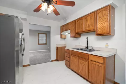 167 Clinton Ave, Elyria, OH 44035 photo 3