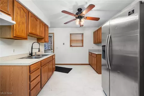 167 Clinton Ave, Elyria, OH 44035 photo 4