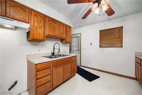 167 Clinton Ave, Elyria, OH 44035 photo 2