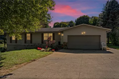 252 Saxe Rd, Mogadore, OH 44260