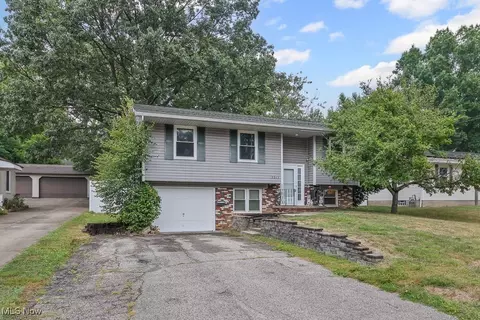 2253 Tyro Ave, Akron, OH 44305