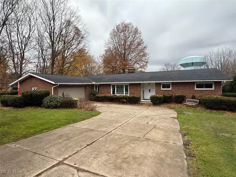 10719 Johnnycake Ridge Rd, Painesville, OH 44077