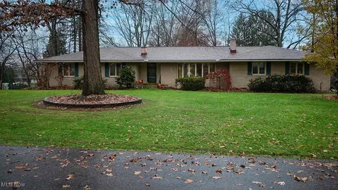361 Spring Grove Dr, Tallmadge, OH 44278