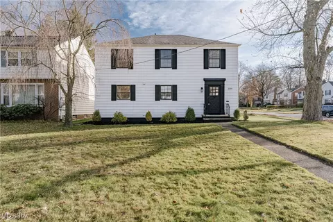 2099 Campus Rd, South Euclid, OH 44121