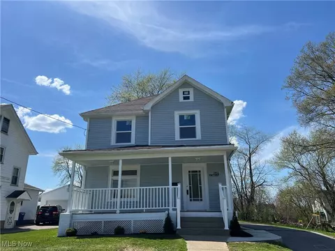764 Jones St, Hubbard, OH 44425