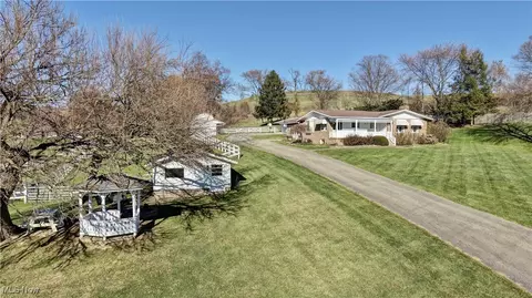 7501 Roy Andrews Rd NW, New Philadelphia, OH 44663
