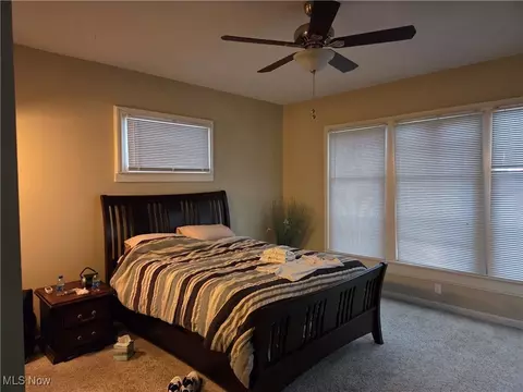 241 7th St, Elyria, OH 44035 photo 4