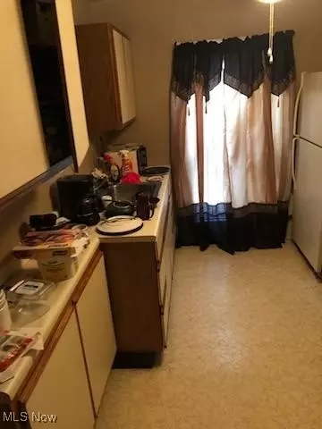 241 7th St, Elyria, OH 44035 photo 5